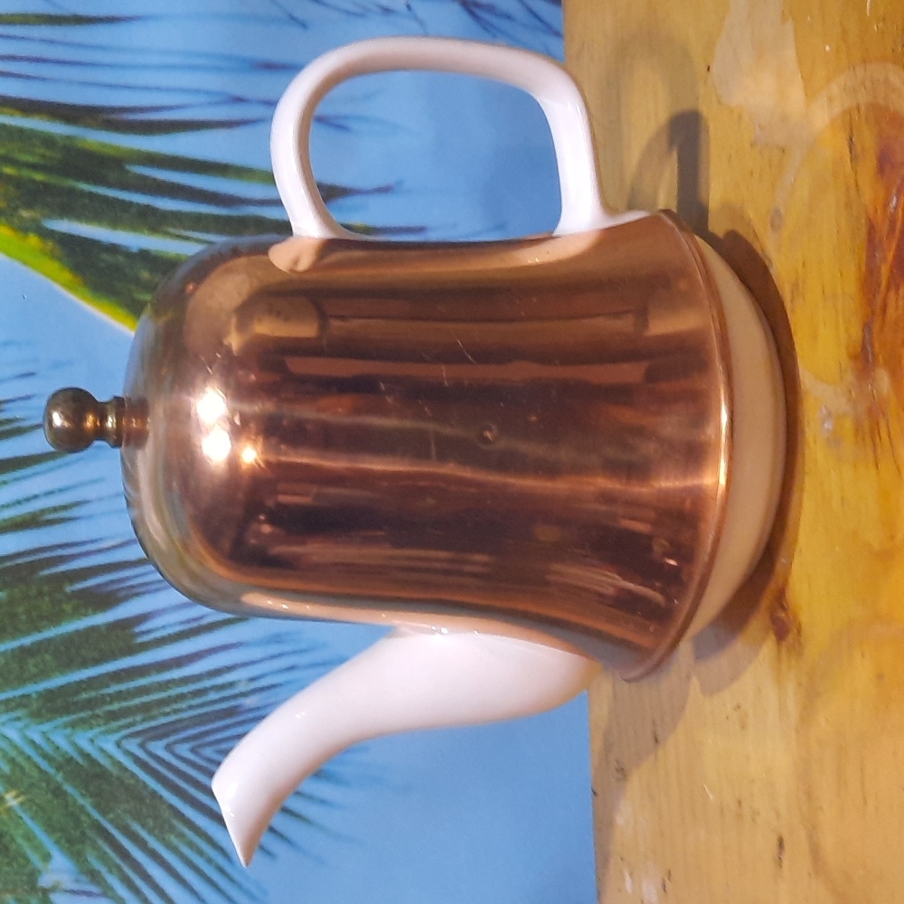 Tea pot